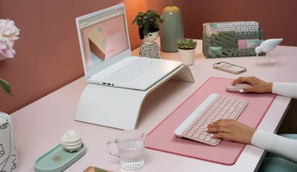 Teclado Logitech + Mouse Mk470 Wireless Slim Rose, Combo destaca por su simplicidad El perfil delgado y el diseño minimalista transforman su teclado y mouse .